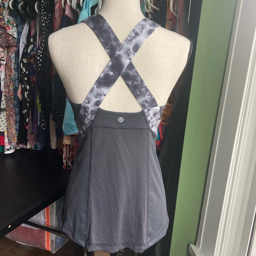 Women's Lululemon Tank Top Size 4 Gray
